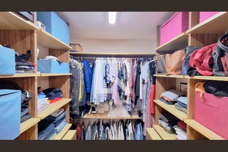 Apartamento à venda com 750m², 4 quartos e 10 vagas Apartamento à venda com 750m², 4 quartos e 10 vagasCloset da suíte 2