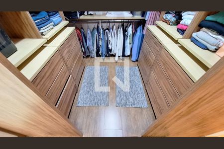 Apartamento à venda com 750m², 4 quartos e 10 vagas Apartamento à venda com 750m², 4 quartos e 10 vagasDetalhe do Closet da suíte 2