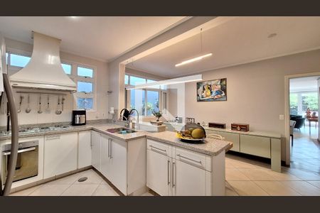 Apartamento à venda com 750m², 4 quartos e 10 vagas Apartamento à venda com 750m², 4 quartos e 10 vagasCozinha