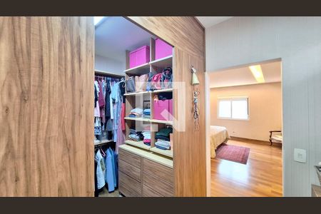 Apartamento à venda com 750m², 4 quartos e 10 vagas Apartamento à venda com 750m², 4 quartos e 10 vagasCloset da suíte 2