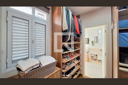 Apartamento à venda com 750m², 4 quartos e 10 vagas Apartamento à venda com 750m², 4 quartos e 10 vagasCloset da suíte 2