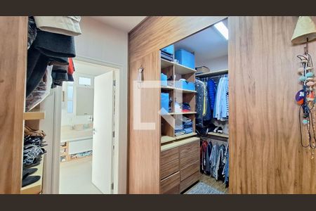 Apartamento à venda com 750m², 4 quartos e 10 vagas Apartamento à venda com 750m², 4 quartos e 10 vagasCloset da suíte 2