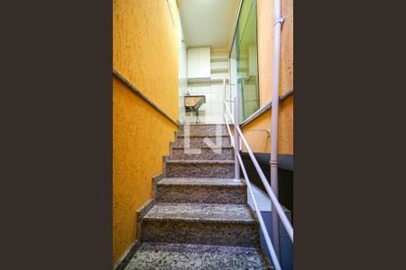 Casa para alugar com 121m², 2 quartos e 1 vagaEscada da área de serviço