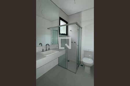 Casa de condomínio à venda com 556m², 4 quartos e 3 vagasbanheiro da Suíte 5