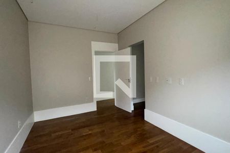 Casa de condomínio à venda com 556m², 4 quartos e 3 vagasSuíte 3