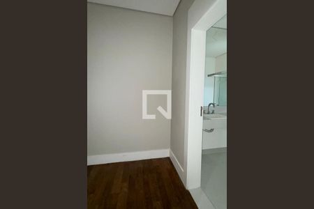 Casa de condomínio à venda com 556m², 4 quartos e 3 vagascloset da Suíte 5