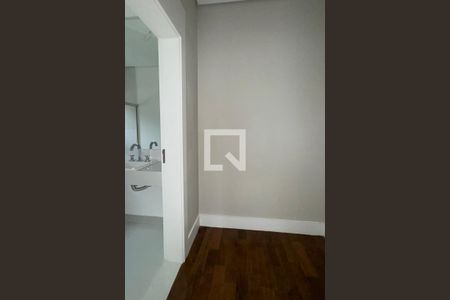 Casa de condomínio à venda com 556m², 4 quartos e 3 vagasCloset da suíte 4