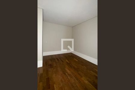 Casa de condomínio à venda com 556m², 4 quartos e 3 vagasCloset da suíte 2