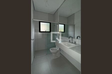 Casa de condomínio à venda com 556m², 4 quartos e 3 vagasBanheiro da Suíte 4