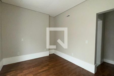 Casa de condomínio à venda com 556m², 4 quartos e 3 vagasSuíte 4