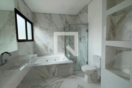 Casa de condomínio à venda com 556m², 4 quartos e 3 vagasBanheiro da Suíte 2