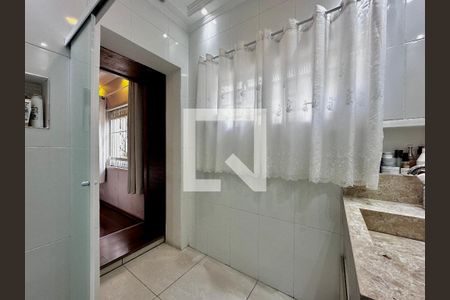 Casa à venda com 189m², 5 quartos e 2 vagas Casa à venda com 189m², 5 quartos e 2 vagasBanheiro Suíte