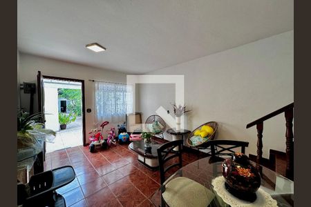 Casa à venda com 189m², 5 quartos e 2 vagas Casa à venda com 189m², 5 quartos e 2 vagasCasa 2