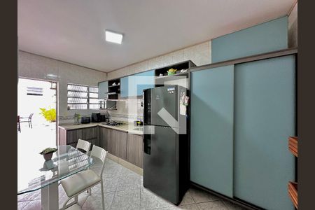 Casa à venda com 189m², 5 quartos e 2 vagas Casa à venda com 189m², 5 quartos e 2 vagasCozinha