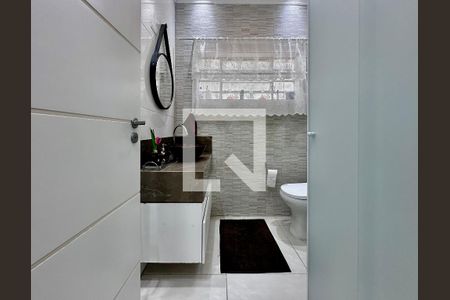 Casa à venda com 189m², 5 quartos e 2 vagas Casa à venda com 189m², 5 quartos e 2 vagasBanheiro Social