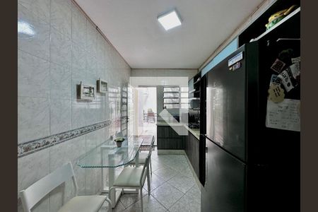 Casa à venda com 189m², 5 quartos e 2 vagas Casa à venda com 189m², 5 quartos e 2 vagasCozinha