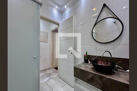 Casa à venda com 189m², 5 quartos e 2 vagas Casa à venda com 189m², 5 quartos e 2 vagasBanheiro Social