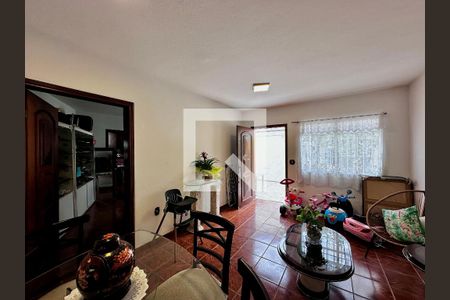 Casa à venda com 189m², 5 quartos e 2 vagas Casa à venda com 189m², 5 quartos e 2 vagasCasa 2