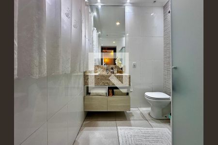 Casa à venda com 189m², 5 quartos e 2 vagas Casa à venda com 189m², 5 quartos e 2 vagasBanheiro Suíte