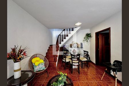 Casa à venda com 189m², 5 quartos e 2 vagas Casa à venda com 189m², 5 quartos e 2 vagasCasa 2