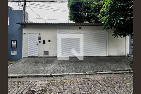 Casa à venda com 189m², 5 quartos e 2 vagas Casa à venda com 189m², 5 quartos e 2 vagasFachada
