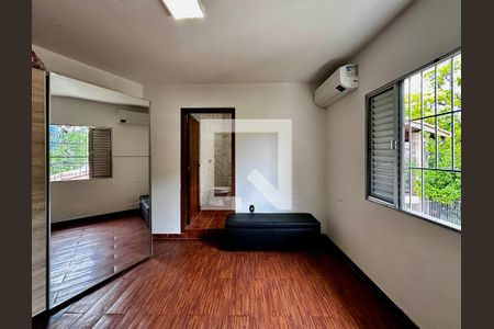 Casa à venda com 189m², 5 quartos e 2 vagas Casa à venda com 189m², 5 quartos e 2 vagasCasa 2