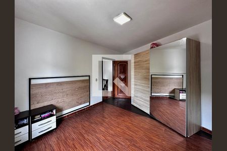 Casa à venda com 189m², 5 quartos e 2 vagas Casa à venda com 189m², 5 quartos e 2 vagasCasa 2