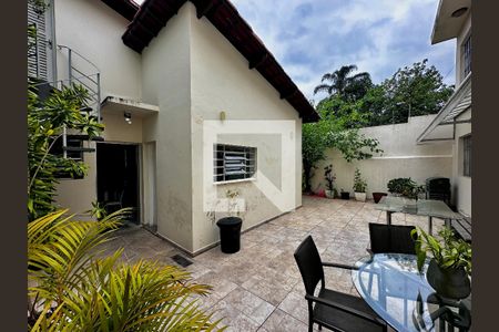 Casa à venda com 189m², 5 quartos e 2 vagas Casa à venda com 189m², 5 quartos e 2 vagasQuintal