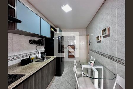 Casa à venda com 189m², 5 quartos e 2 vagas Casa à venda com 189m², 5 quartos e 2 vagasCozinha