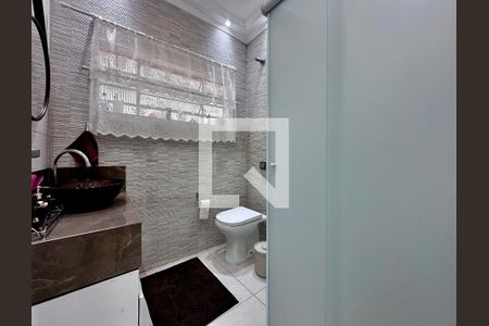 Casa à venda com 189m², 5 quartos e 2 vagas Casa à venda com 189m², 5 quartos e 2 vagasBanheiro Social