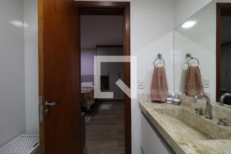 Apartamento à venda com 139m², 4 quartos e 2 vagasBanheiro da Suíte 2