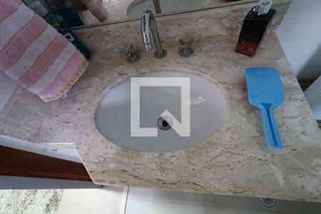 Apartamento à venda com 139m², 4 quartos e 2 vagasBanheiro da Suíte 1 - Pia