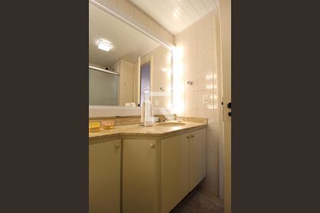 Apartamento à venda com 92m², 3 quartos e 2 vagasBanheiro Social