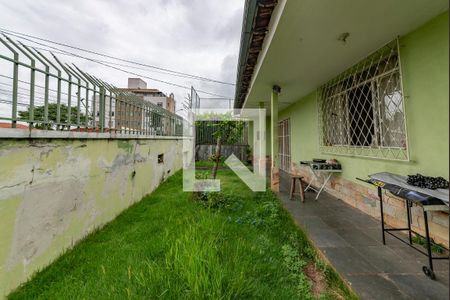 Casa à venda com 199m², 4 quartos e 2 vagas Casa à venda com 199m², 4 quartos e 2 vagasQuintal