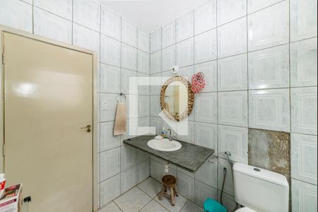 Casa à venda com 199m², 4 quartos e 2 vagas Casa à venda com 199m², 4 quartos e 2 vagasBanheiro Social