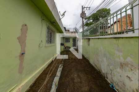 Casa à venda com 199m², 4 quartos e 2 vagas Casa à venda com 199m², 4 quartos e 2 vagasQuintal