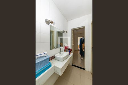 Casa à venda com 199m², 4 quartos e 2 vagas Casa à venda com 199m², 4 quartos e 2 vagasBanheiro da Suíte