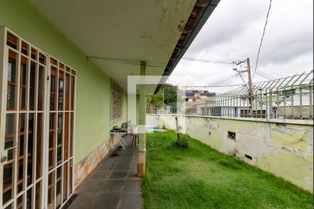 Casa à venda com 199m², 4 quartos e 2 vagas Casa à venda com 199m², 4 quartos e 2 vagasQuintal