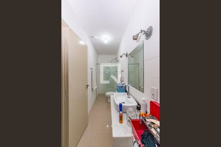 Casa à venda com 199m², 4 quartos e 2 vagas Casa à venda com 199m², 4 quartos e 2 vagasBanheiro da Suíte