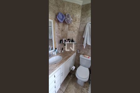 Apartamento à venda com 186m², 4 quartos e 3 vagas Apartamento à venda com 186m², 4 quartos e 3 vagasBanheiro da Suíte 1