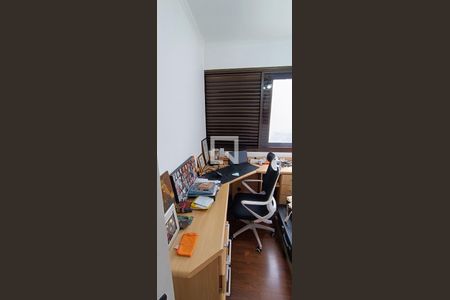 Apartamento à venda com 186m², 4 quartos e 3 vagas Apartamento à venda com 186m², 4 quartos e 3 vagasEscritório