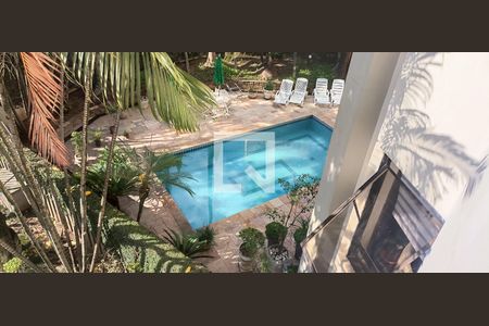 Apartamento à venda com 186m², 4 quartos e 3 vagas Apartamento à venda com 186m², 4 quartos e 3 vagasÁrea comum - Piscina