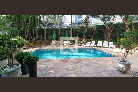 Apartamento à venda com 186m², 4 quartos e 3 vagas Apartamento à venda com 186m², 4 quartos e 3 vagasÁrea comum - Piscina