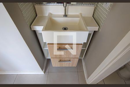 banheiro de apartamento para alugar com 2 quartos, 52m² em Taquara, Rio de Janeiro