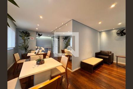 Apartamento para alugar com 50m², 2 quartos e 1 vaga Apartamento para alugar com 50m², 2 quartos e 1 vagaÁrea comum - Salão de festas