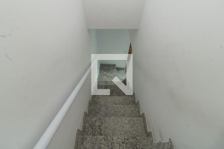 Casa de condomínio à venda com 48m², 2 quartos e 1 vagaEscada