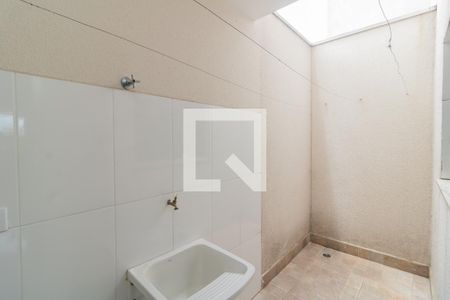 Casa de condomínio à venda com 48m², 2 quartos e 1 vagaÁrea de Serviço