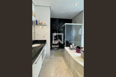 Casa de condomínio à venda com 400m², 4 quartos e 4 vagasBanheiro da Suíte 1