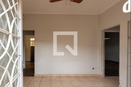 Casa à venda com 200m², 4 quartos e 2 vagas Casa à venda com 200m², 4 quartos e 2 vagasCopa