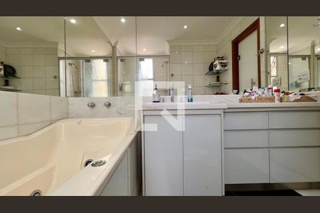 Apartamento à venda com 300m², 4 quartos e 3 vagasBanheiro quarto 1